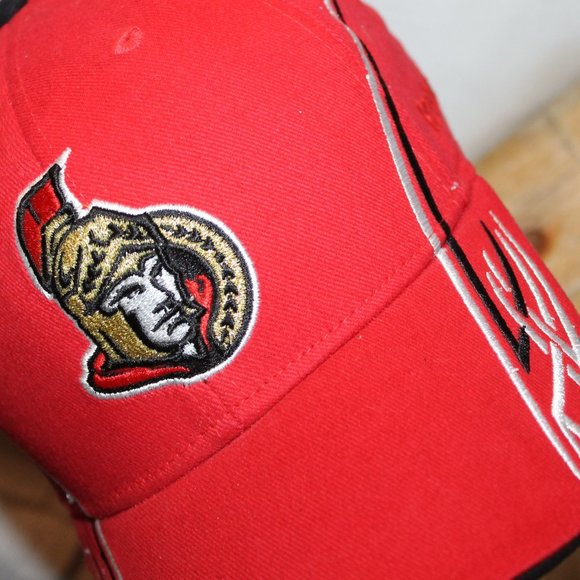 2007-08 G-III Ottawa Senators Reversible Jacket + Reebok Hat - Picture 9 of 14